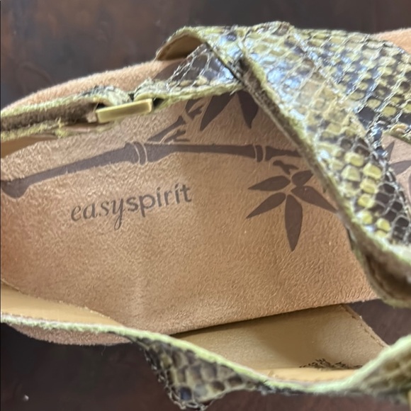 Easy Spirit Tan Snakeskin look Sandals with Criss Cross Straps Sz 10 - Picture 7 of 7